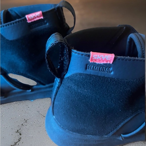 SKYE  Powll EL Slip-On Sneakers Mens 7 Women 8.5 Black Walking Casual VEGAN - Picture 5 of 6